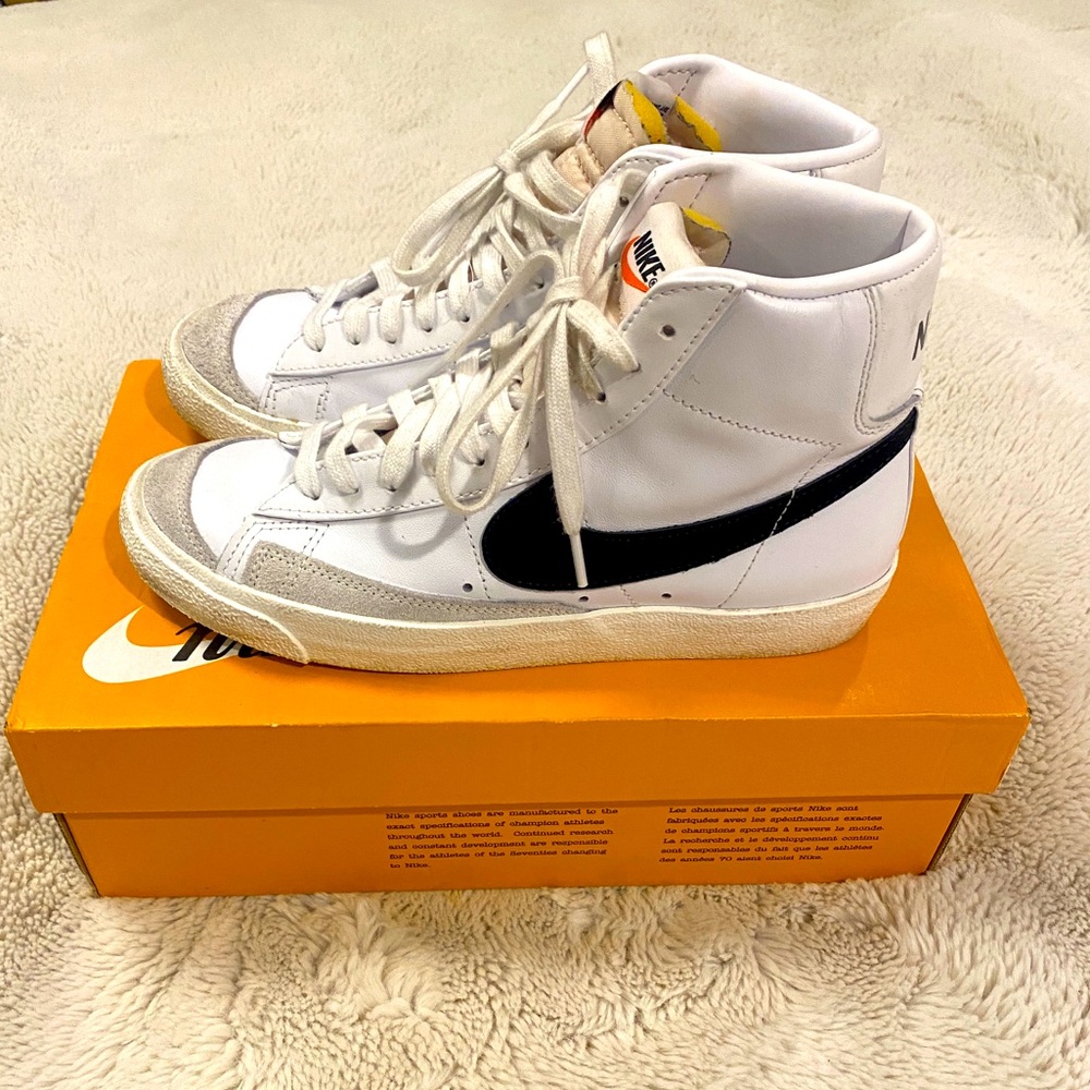 WOMEN'S NIKE BLAZER MID '77 CASUAL SHOES